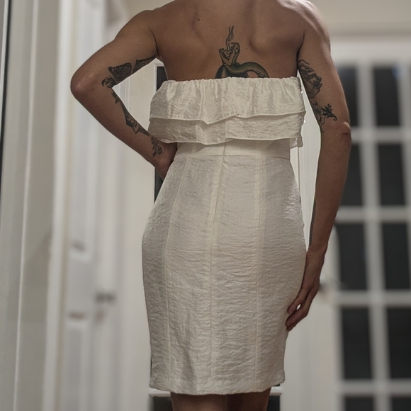 White strapless dress - Picture 3 of 10